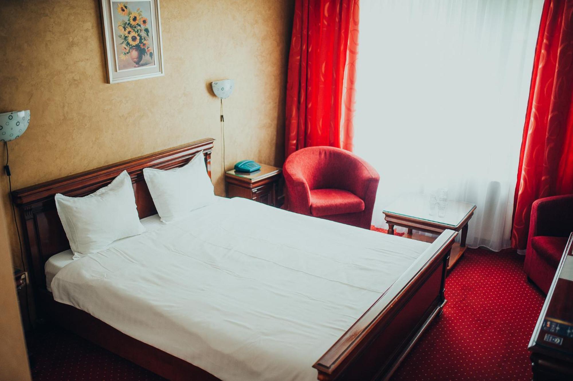 Hotel Bavaria Craiova Bagian luar foto