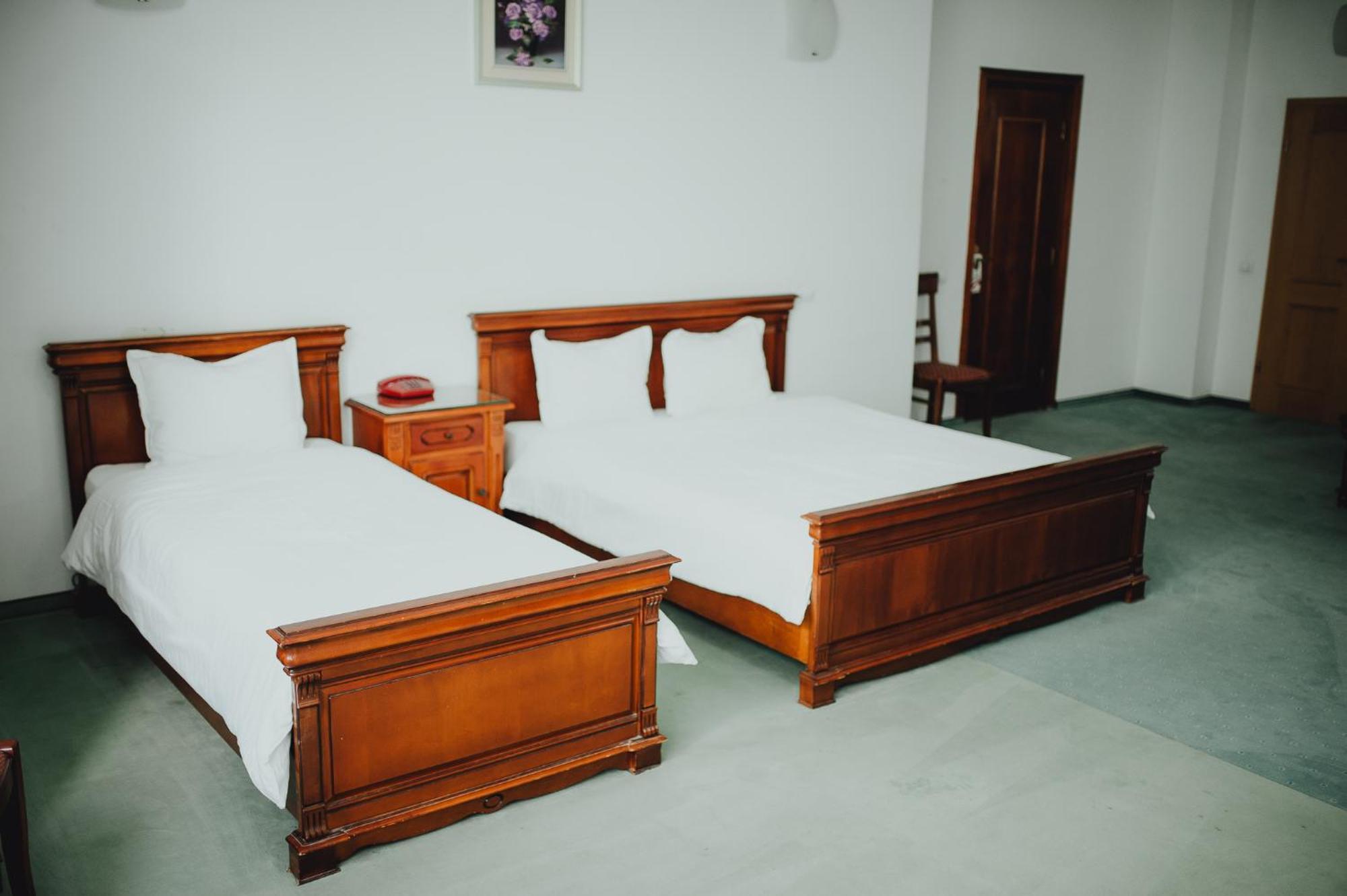 Hotel Bavaria Craiova Bagian luar foto