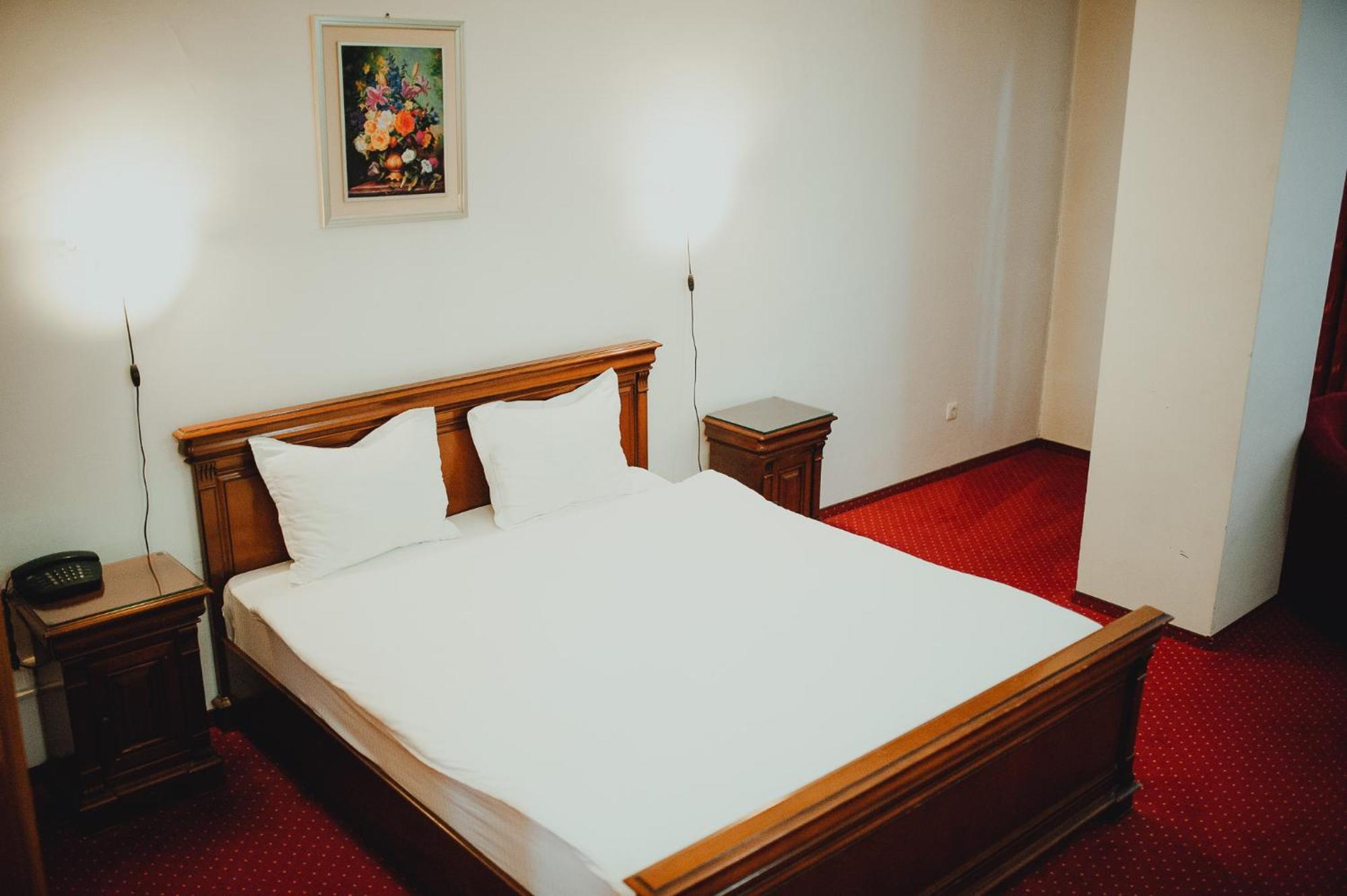 Hotel Bavaria Craiova Bagian luar foto