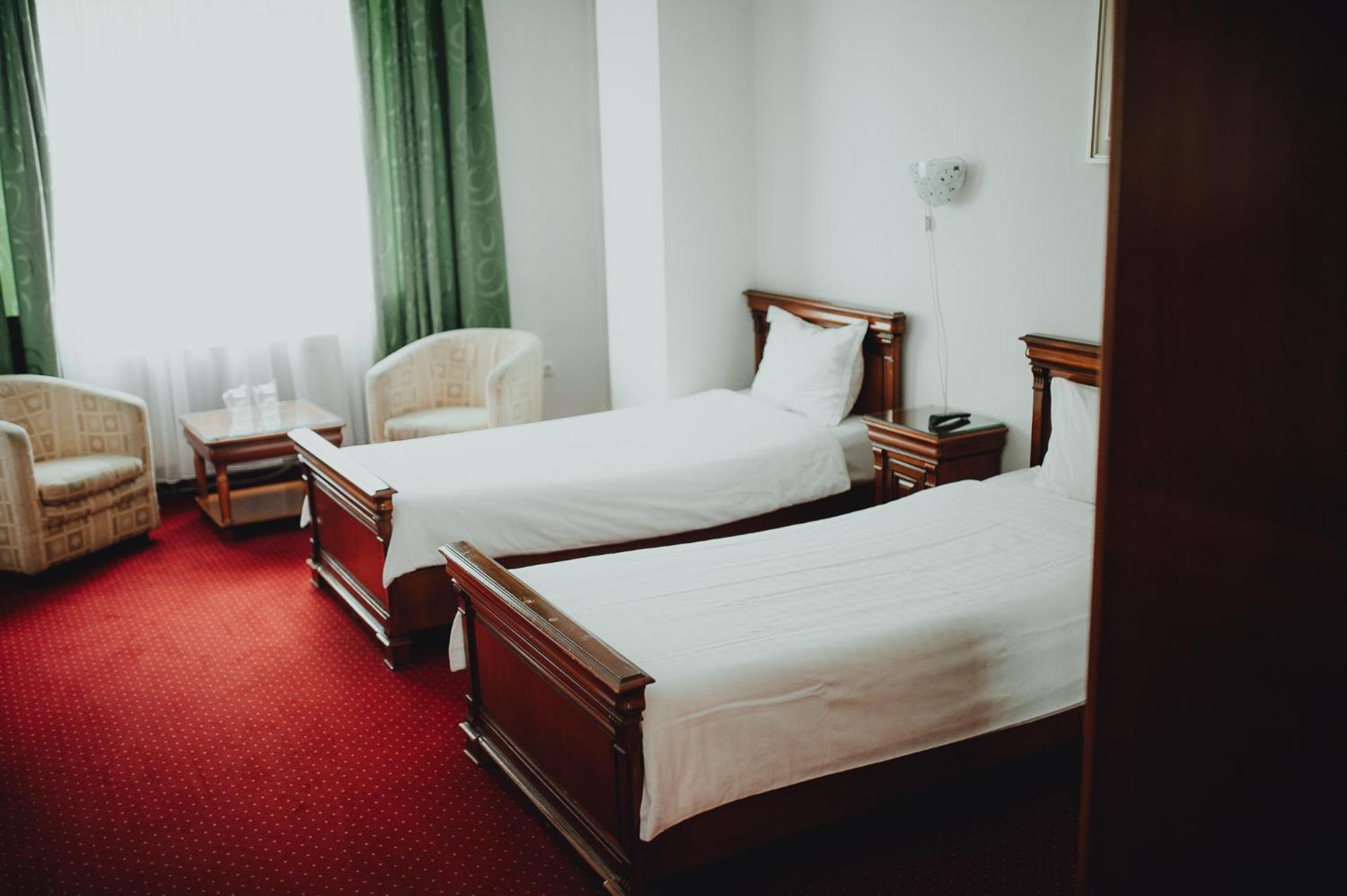 Hotel Bavaria Craiova Bagian luar foto
