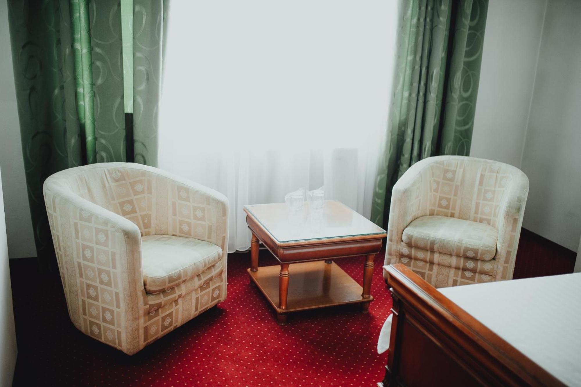 Hotel Bavaria Craiova Bagian luar foto
