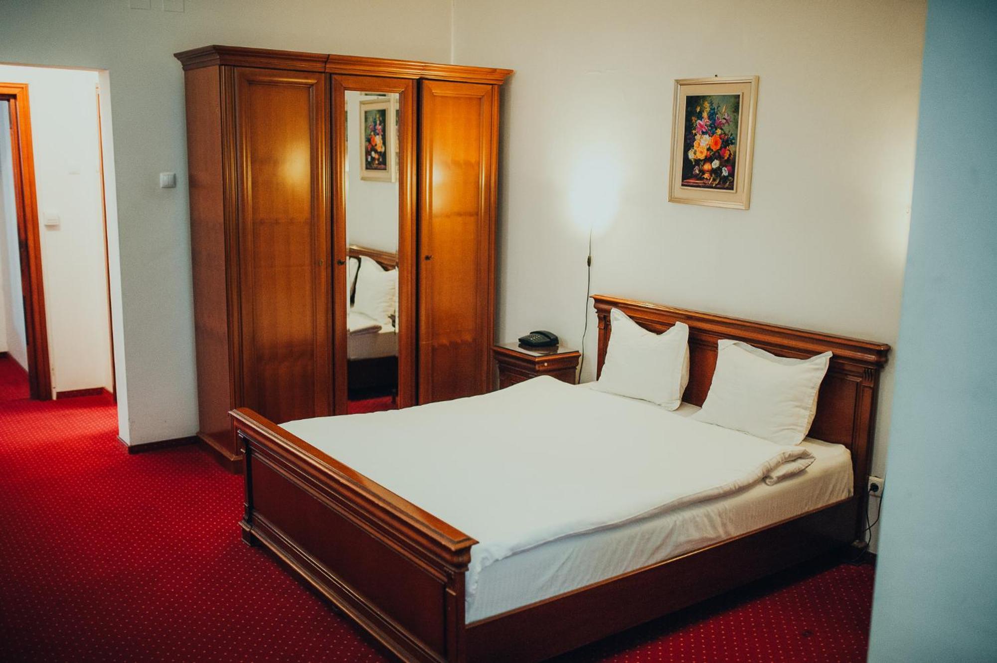 Hotel Bavaria Craiova Bagian luar foto