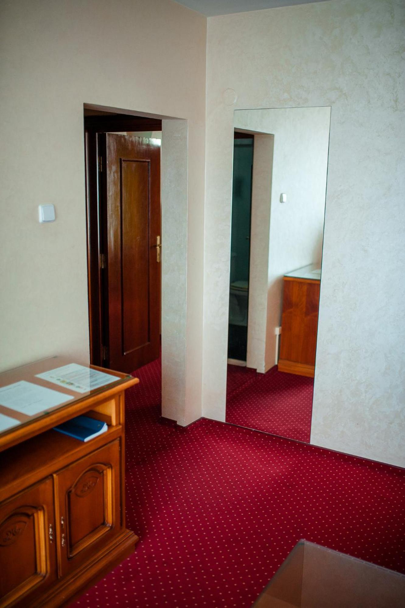 Hotel Bavaria Craiova Bagian luar foto