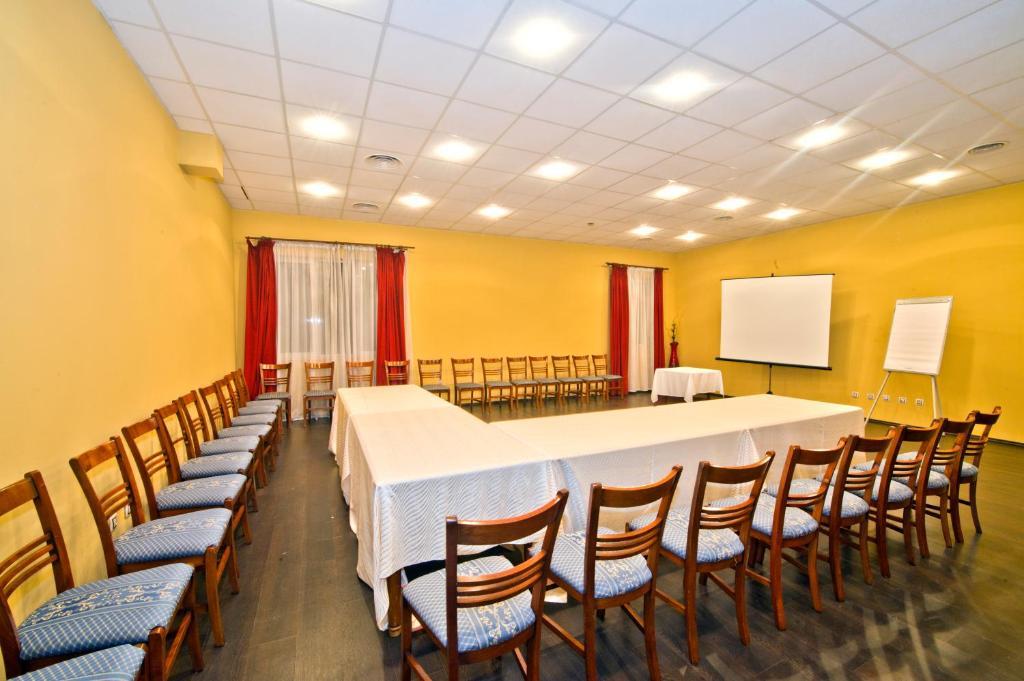 Hotel Bavaria Craiova Bagian luar foto