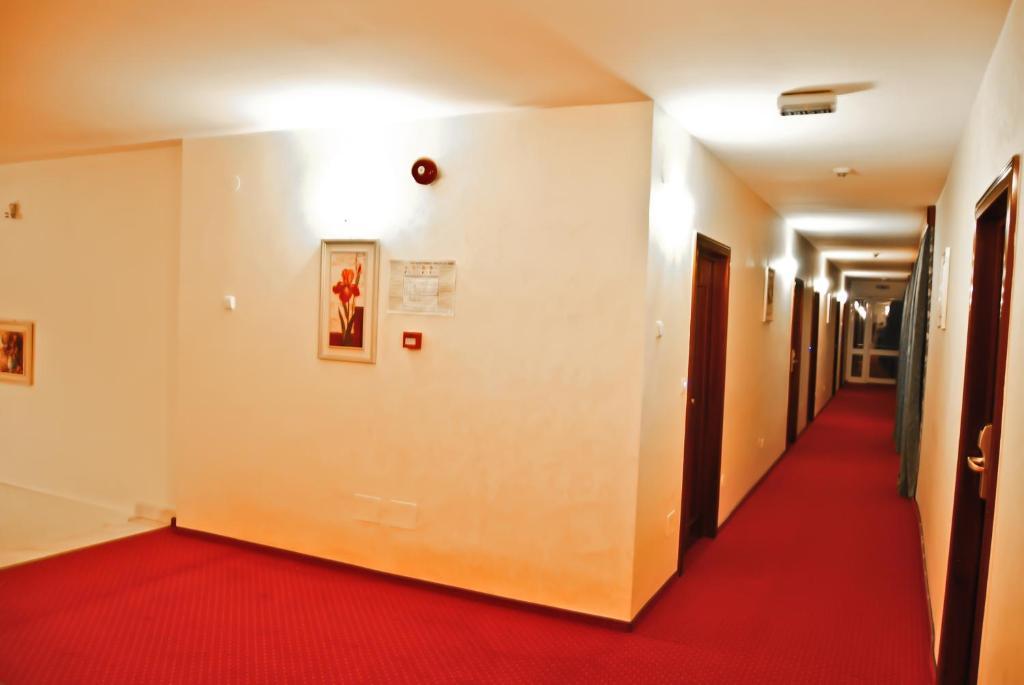 Hotel Bavaria Craiova Bagian luar foto
