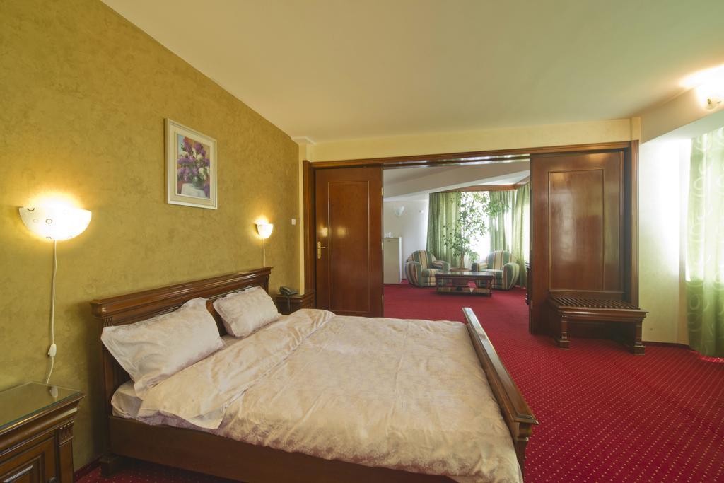 Hotel Bavaria Craiova Bagian luar foto